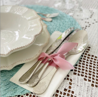 Przy Stole z Widokiem na Ogród